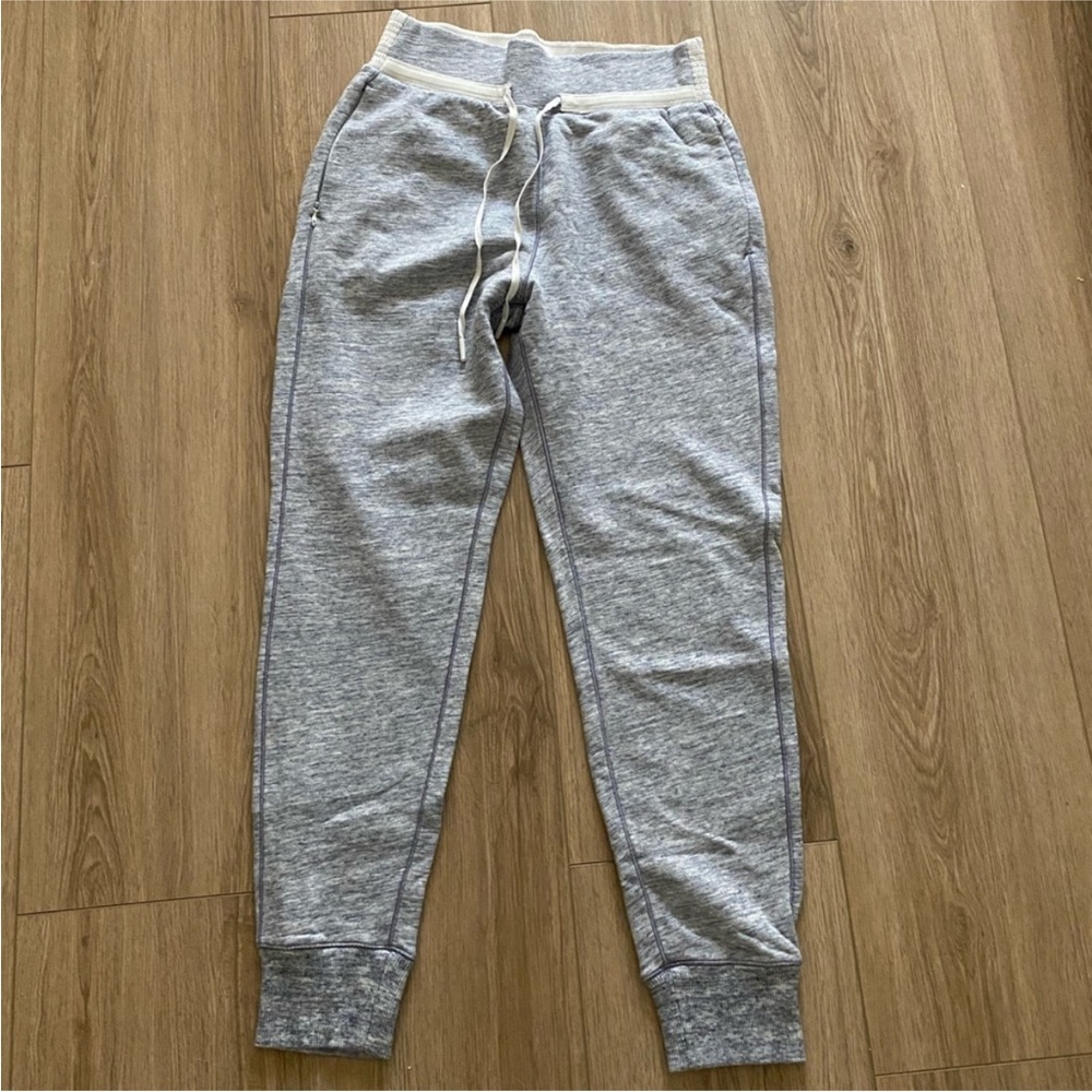 Lululemon grey joggers pants size 6